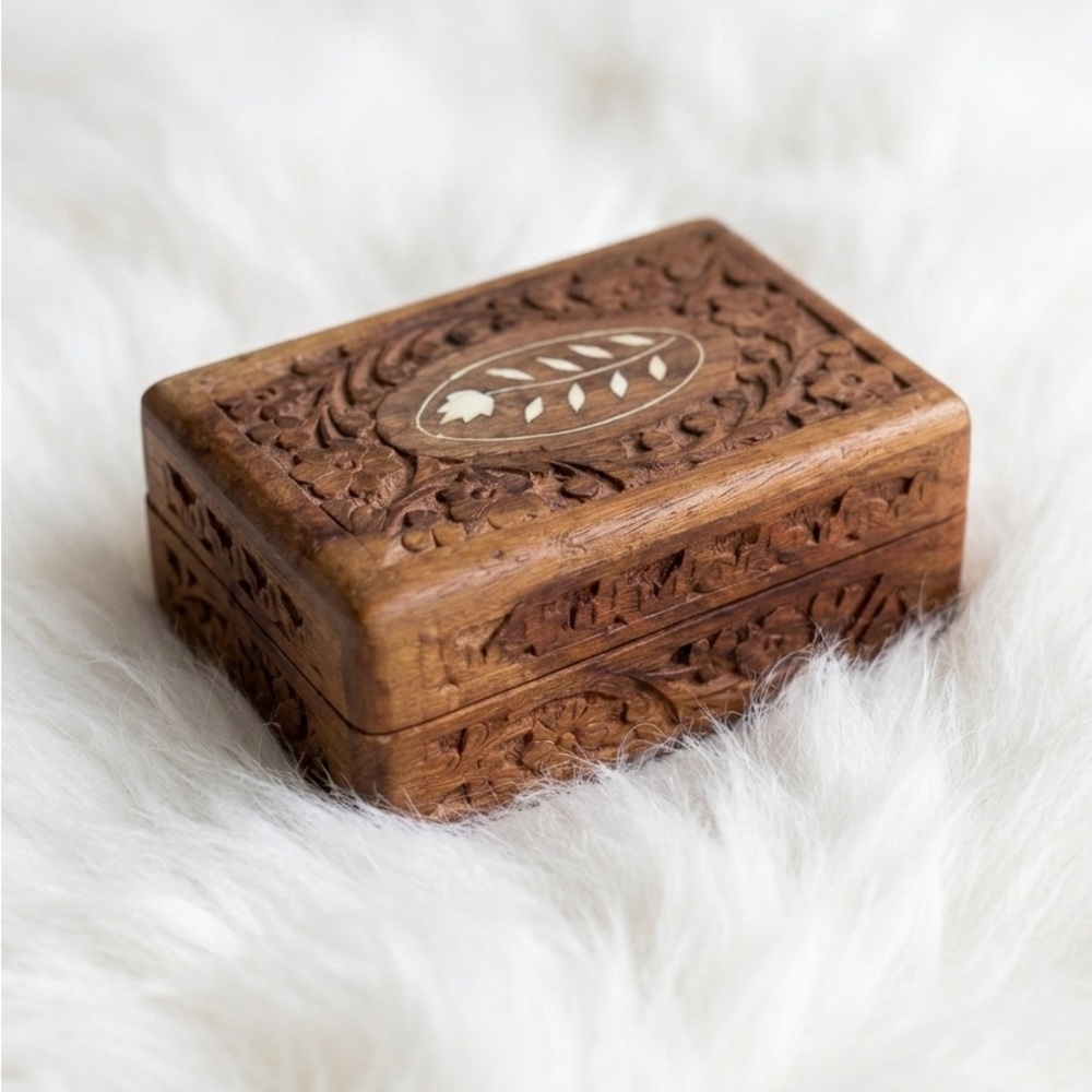 Vintage | Carved Wooden Jewelry Box